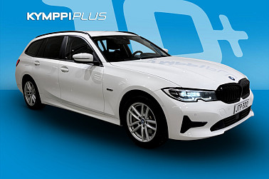 BMW 330 G21 Touring -330e xDrive A Charged Edition ** ACC / HiFi / Sport-penkit / Navi ** - Tehoa, tyyliä ja taloudellisuutta – BMW 330e xDrive Touring tekee jokaisesta ajosta nautinnon.