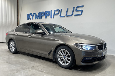 BMW 530 G30 Sedan 530e A Charged Edition Sport ** Suomi-auto / Peruutuskamera / Lämpöratti / Navi ** - ** Aviloo SoH 82,7% / Ambient Light / Metalliväri **