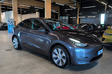 Tesla Model Y Long Range** Lämpöpumppu / EAP / Lasikatto / Premium Audio
