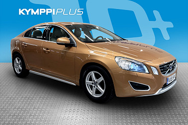 Volvo S60 D5 AWD Summum aut / Acc / Koukku / Kamera / Navi / Blis / Webasto - Kuskin muistipenkki / Audio 'High Performance / Tutkat /