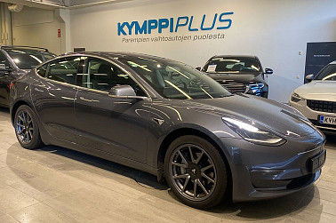 Tesla Model 3 Long-Range Dual Motor AWD ** Kahdet renkaat vantein / Nahkaverhoilu / ACC / Lasikatto / Navigointi ** - Tesla Model 3 LR 2019 – 602 km WLTP, AWD, nahkasisusta, kattavat varusteet.