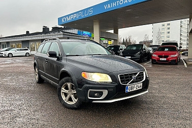 Volvo XC70 D5 AWD Summum aut * Nahkaverhoilu / Vetokoukku / Vakionopeudensäädin * - Volvo XC70 D5 Summum – vahva diesel, mukava automaatti ja varma neliveto. Premium-tason tilaa, voimaa ja turvallisuutta joka säässä.