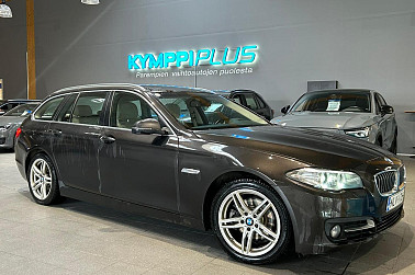 BMW 520 F11 Touring 520d A xDrive Business ** Sähköluukku / Sporttinahat / Vetokoukku - Hieno neliveto Bmw vaalealla Nahkasisustalla!