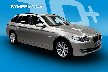 BMW 520 A F11 Touring Business / Nahat / Kaukovaloavustin / Koukku / Bluetooth - Tilava, tyylikäs ja monipuolinen – BMW 520 F11 Business tarjoaa mukavuutta, taloudellisuutta ja BMW-laatua arkeen.