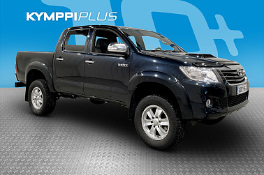 Toyota Hilux Double Cab 3,0 D-4D 4WD 171 SR aut. ** Vetokoukku / Webasto / Korotettu alusta - Kahdet renkaat vanteineen / Kattavasti huollettu / Vakionopeudensäädin / Ilmastointi