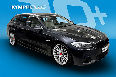 BMW 525 A F11 Touring ** / Comfortnahat / Koukku / Hud / Panoraama / ** - Tilava ja monipuolinen farmarimalli tarjoaa ajomukavuutta ja urheilullisuutta samassa paketissa.