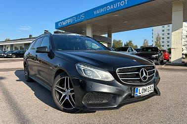 Mercedes-Benz E 220 BlueTec T A Business AMG * ILS / Taittuva vetokoukku / Kamera * - Tyylikäs ja tilava E 220 BlueTec AMG – dieseltehoa, luksusta ja ajomukavuutta yhdessä paketissa. Edustusauto arkeen ja matkoille!