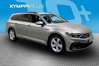 Volkswagen Passat Variant GTE Plug-In Hybrid 160 kW DSG-automaatti ** Webasto / IQ-Light / Keyless / Adapt. vak / Peruutuskamera / Sähk. takakontti ** - Upeasti varusteltu GTE Passat - juuri huollettu ja jakopää tehty! Aviloo SoH 92,5%!