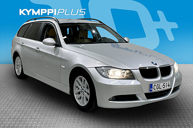 BMW 320 dA E91 Touring ** Vähän ajettu / Nahkapenkit / Pysäköintitutka takana / Huoltokirja / Kahdet renkaat aluvanteilla ** - Poikkeuksellisen vähän ajettu taloudellinen ja luotettava Bemari!