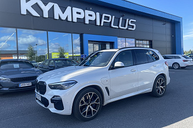 BMW X5 G05 xDrive45e A M-Sport ** Comfort-penkit / 360° Kamera / Vetokoukku / Heat Comfort / Panorama ** - Nyt olisi X5 tarjolla upein varustein, M-sporteista lähtien!