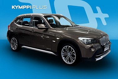 BMW X1 xDrive 23d A E84 SAV * Vetokoukku / Sport-penkit / Vakionopeudensäädin * - BMW X1 xDrive23d – tehoa ja tyyliä! Neliveto, automaatti, huollettu ja heti ajoon. Täydellinen kumppani kaikkiin keleihin!