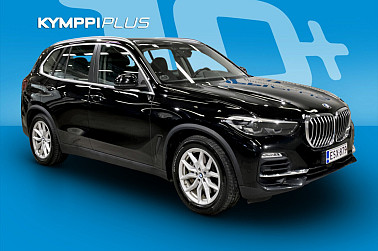 BMW X5 G05 xDrive45e A Charged Edition ** Suomi-auto / 1 omistaja / 2 x renkaat / Aviloo 88,3 ** - Tehokas ja ylellinen ladattava hybridi, pitkä sähköajo ja huippuvarustelu