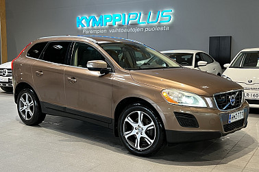 Volvo XC60 D3 AWD Summum aut ** ACC / Webasto / Nahat / Koukku ** - Tyylikäs ja luotettava Volvo XC60
