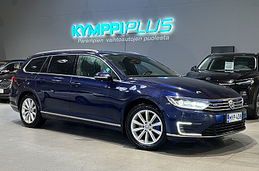Volkswagen Passat Variant GTE Plug-In Hybrid 160 kW (218 hv) DSG-automaatti **LED / Adapt.vakkari / Nahka-alcantara / Koukku** - Tehokas ja tilava Passat GTE – sähköllä arkeen, bensalla pidemmälle. Tyylikäs hybridi nyt KymppiPlussalta Kokkolasta!