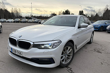 BMW 520 G30 Sedan 520d A xDrive Business SportLine / Shadow line / Sporttipenkit / Koukku / Proffanavi / tutkat - Suomi-auto / Osa sähköpenkit / Moottorinlämmitin / Musta sisäkatto