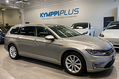 Volkswagen Passat Variant GTE Plug-In Hybrid 160 kW (218 hv)**Webasto / Koukku / P.Kamera / LED / ACC ** - Siistikuntoinen Passat GTE hyvillä varusteilla ja huolloilla, 2x renkaat!
