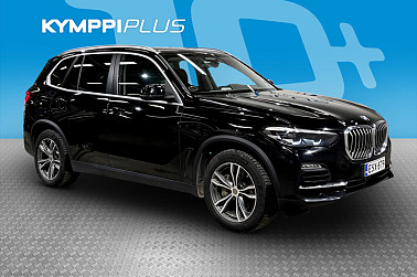 BMW X5 G05 xDrive45e A Charged Edition ** Suomi-auto / 1 omistaja / 2 x renkaat / Aviloo 88,3 ** - Tehokas ja ylellinen ladattava hybridi, pitkä sähköajo ja huippuvarustelu