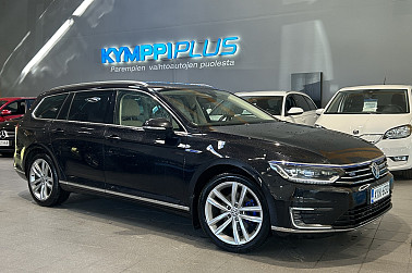 Volkswagen Passat Variant GTE Plug-In Hybrid 160 kW (218 hv) DSG-aut ** Digimittaristo / ACC / Webasto / Sähköluukku / Koukku - Tehokas ja tyylikäs plug-in hybrid – huippuvarusteltu, hyvin pidetty ja valmis viemään sinut seuraavalle seikkailulle!