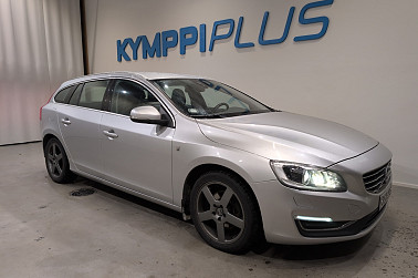 Volvo V60 D4 Ocean Race Business aut ** Webasto / Vetokoukku / Vakkari / Navi / VOC ** - Tämän vuoden puolella jo isosti huollettu - ja hyvin varusteltu Volvo seuraavaan kotiin.