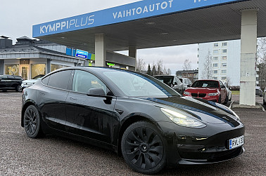 Tesla Model 3 Long Range * Matrix-Led / Autopilot / Premium Audio / Acc * - Musta / Kahdet renkaat / AMD Ryzen / Tummennetut takalasit