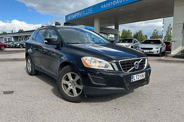 Volvo XC60 D4 AWD Kinetic aut * Merkkihuollettu / Webasto / Irrotettava koukku * - Huippu‑tehoa ja nelivetoa yhdistävä turvallinen ja hienostunut SUV — täydellinen kumppani niin arkeen kuin seikkailuun