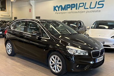 BMW 225 F45 Active Tourer 225xe A Business ** Navigointi / SoH 85,9% / Sporttipenkit / LED / 2 x renkaat ** - BMW 225xe Active Tourer A Business 2017 – Tehokas ja taloudellinen ladattava hybridi!
