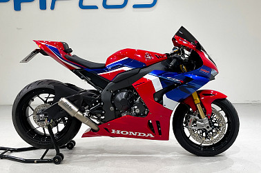 Honda CBR 1000 RR-R Fireblade SP ** 218hp / SC Project / Öhlins / Brembo ** - Katulaillinen ratapyörä 218 hevosvoimalla ja sähköisellä alustalla. Näitä ei joka päivä tule vastaan!