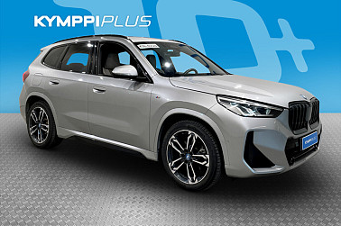 BMW iX1 U11 30 xDrive M Sport - Vetokoukku / Urheiluistuimet / ACC / LED / Driving Assistant Plus / Widescreen Display / Akkutakuu