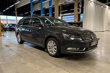 Volkswagen Passat Variant Comfortline 1,4 TSI 90 kW (122 hv) BlueMotion Technology DSG-automaatti ** Koukku / Lämpölasi / Sähköluukku / Vakkari / Lohkolämmitin ** - ** Juuri vaihdettu jakoketju / Suomi-auto / Parkki-tutkat **