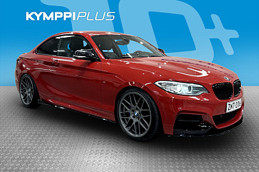 BMW M240i M240i A F22 xDrive Coupé ** / Todella upea / Harman Kardon / Proffa navi / Sporttinahat / ** - Nahat / Xenon valot / 2xvanteet ja renkaat / 250kw ja neliveto!