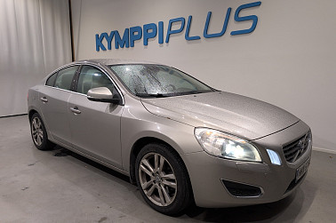 Volvo S60 D3 Summum Business aut ** Webasto / Vetokoukku / Nahkasisusta / Muistipenkki / Vakkari ** - Laadukas Volvo hyvin varusteltuna, hyvällä huoltohistorialla!