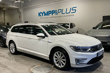 Volkswagen Passat Variant GTE Plug-In Hybrid 160 kW (218 hv) DSG-automaatti **Koukku / ACC / P.kamera / LED ** - Juuri Vantaalle saapunut hieno Passat GTE – erinomainen akku, upea varuste!
