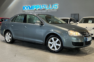 Volkswagen Jetta 1,6 75 kW Trendline **Lohkolämmitin ja sisäpistoke / Ilmastointi / Koukku / Isofix** - Vähän ajettu bensa Jetta ilmastoinnilla, lohkolämmittimellä ja vetokoukulla