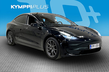 Tesla Model 3 60kWh, Standard Range Plus ** Vetokoukku / Bi-Led / ACC / Navi / Lämpöpumppu / Lasikatto / Kamera / SoH 92,9%  ** - Tyyliä ja suorituskykyä! 60 kWh, Aviloo 92,9%. Kahdet renkaat vanteilla.