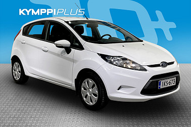 Ford Fiesta 1,25 60 hv Trend M5 5-ovinen ** 2xrenkaat / Lämmitettävä tuulilasi / Huoltokirja ** - Luotettava ja taloudellinen Suomi-auto, jossa hyvä varustelu, kahdet renkaat ja lämmitettävä tuulilasi – erinomainen valinta arkeen ja kaupunkiin.