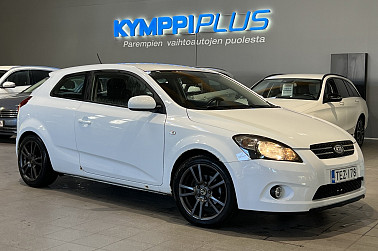 Kia pro_cee'd 1,6 ISG EX 3D EcoDynamics - Ketju vaihdettu / Penkinlämmittimet / Moottorinlämmitin ja sisäpistoke / Kahdet renkaat kevytmetallivanteilla