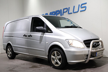 Mercedes-Benz Vito 113CDI -3,05/32K keskipitkä A2 Aut. ** Webasto / Lohko ja sisäp. / Koukku ** - Luotettava ja lämmin Vito työpäiville – Webasto, vanerointi ja voimaa arjen jokaiseen kuormaan.