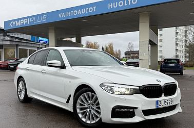 BMW 520 G30 Sedan 520d A xDrive Winter Exclusive Comfort * 2x M-Sport / Acc / Taittokoukku / HiFi / Kamera * - Nelivedon varmuutta, laadukas ajomukavuus ja älykäs tekniikka – auto, joka tekee jokaisesta matkasta nautinnon.