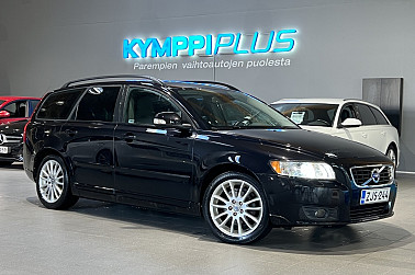 Volvo V50 2,0F Classic man **E85 Flexifuel / Xenon / Vakionopeudensäädin / Lohkolämmitin ja sisäpistoke** - Volvo V50 2.0F Classic man 2010 – Luotettavaa laatua, taloudellista ajamista ja kattavat varusteet