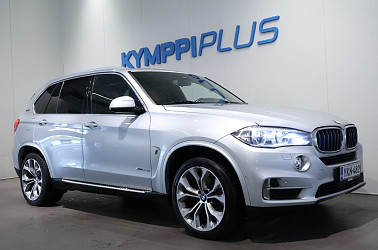BMW X5 F15 xDrive40e A ** Comfortpenkit / Adapt.vakkari / HUD / Night vision / B&O / Keyless / Lasikatto / P.kamera / Koukku ** - Uskomattoman upea Individual- nahkaan verhoiltu varustekattaus - tällaista tulee harvoin vastaan