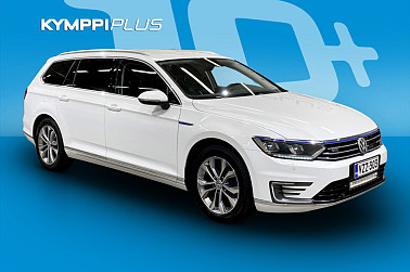 Volkswagen Passat Variant GTE Plug-In Hybrid 160 kW (218 hv) DSG-automaatti ** Koukku / P.kamera / Urheiluistuimet / Nahka-Alcantara ** - Taloudellinen Passat GTE, huollettu hyvin, kattavat varusteet ja vetokoukku.