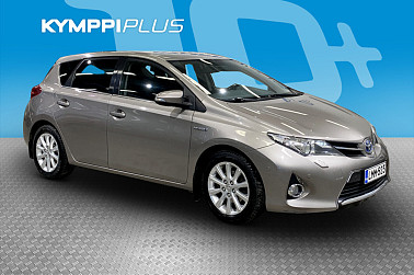 Toyota Auris 1,8 Hybrid Active Edition 5ov ** Lohkolämmitin / Peruutuskamera / Vetokoukku / 2 x renkaat ** - Taloudellinen hybridi, hyvä varustelu ja Toyotan kestävyys – huoleton valinta arkeen joka!