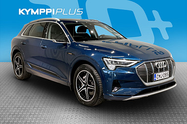 Audi e-tron Advanced 55 quattro ** 360° kamera / Vetokoukku / Suomi-Auto / Virtuaaliset ulkopeilit / ACC / Bang & Olufsen ** - Audi e-tron 55 quattro – ilmajouset, LEDit, 360-kamerat ja vetokoukku. Sähköistä luksusta ja voimaa Suomen teille!