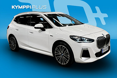 BMW 225 U06 Active Tourer 225e xDrive Charged Edition M Sport ** Driving assistant / Harman Kardon / LED / Prof Navi / Panorama ** - BMW 225e xDrive – sporttinen, älykäs hybridi neliveto huippuvarusteilla ja lasikatolla.