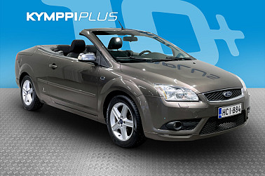 Ford FOCUS Coupe-Cabriolet 1,6 100 hv Trend M5 3-ovinen ** Suomi-auto / Lohkolämmitin sisähaaralla / 2 renkaat vanteilla ** - Tyylikäs Ford Focus Coupe-Cabriolet! Avaa katto ja nauti kesästä – luotettava 1.6 bensiinimoottori, manuaali, valmiina ajoon. Edullinen yllä