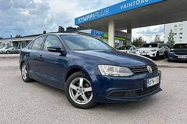 Volkswagen Jetta Comfortline 1,2 TSI 77 kW (105 hv) BlueMotion Technology * Vetokoukku / Ilmastointi / Vakionopeudensäädin * - Jetta Comfortline 1.2 TSI – ajonautintoa ja säästöä! Tyylikäs ulkoasu, BlueMotion-teknologia ja 105 hv tekevät arjesta sujuvaa.