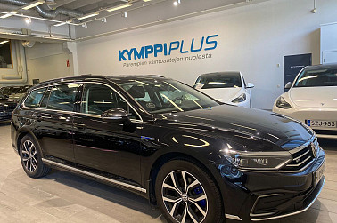 Volkswagen Passat Variant GTE Plug-In Hybrid 160 kW DSG-automaatti **Koukku / Webasto / Matrix-LED / P.kamera ** - Jos etsit autoa, joka tekee ajamisesta nautinnon eikä kuluerää – tämä on sinun Passat GTE.