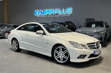 Mercedes-Benz E 200 CGI BE Coupé ** AMG Sport / Kattoluukku / Tutkat ** - Ortopedi istuimet / Vakkari / Hyvä huoltohistoria!