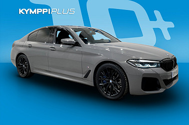 BMW 545 G30 Sedan 545e xDrive A Charged Edition M Sport ** Suomi-auto / Vetokoukku / HiFi / Sporttipenkit / Nahkasisusta / Peruutuskamera ** - Upeasti varusteltu 545 M-Sport BMW saapunut Oulun valikoimaan, tämä auto ei jätä kylmäksi!