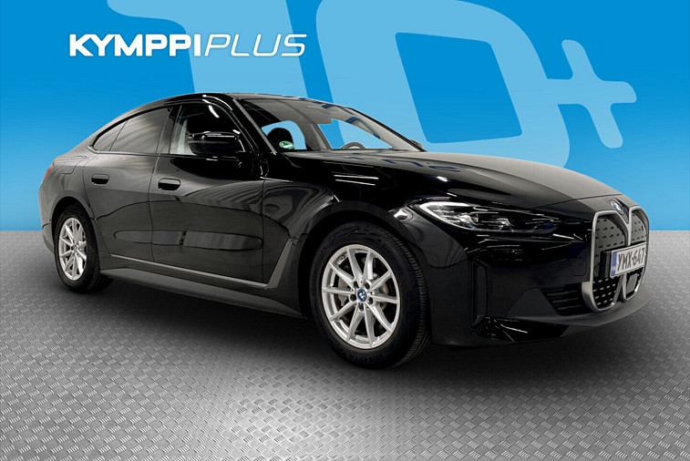 BMW i4 eDrive35 / Adaptiivinen vakionopeudensäädin (ACC) / Head-Up Display - Akkutakuu 8 vuotta / 160 000 km, adaptiivinen vakionopeudensäädin (ACC), Head-Up Display, BMW Live Cockpit Professional, HiFi-äänentoisto, nahkaverhoilu, penkinlämmittimet. Kotiintoimit